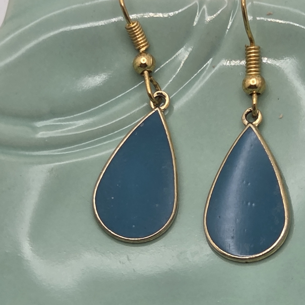 Laurel Burch Signed Tear Drop Earrings Red Enamel Gold Tone Pierced